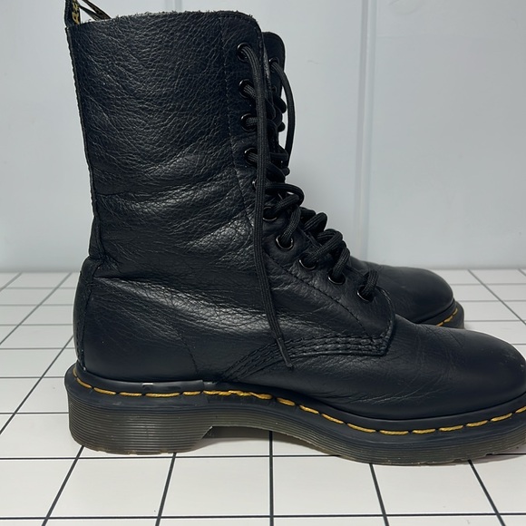 Dr Marten 1490 size 6 (UK 4) 10 eye Black Virginia Leather Boots - Picture 5 of 10